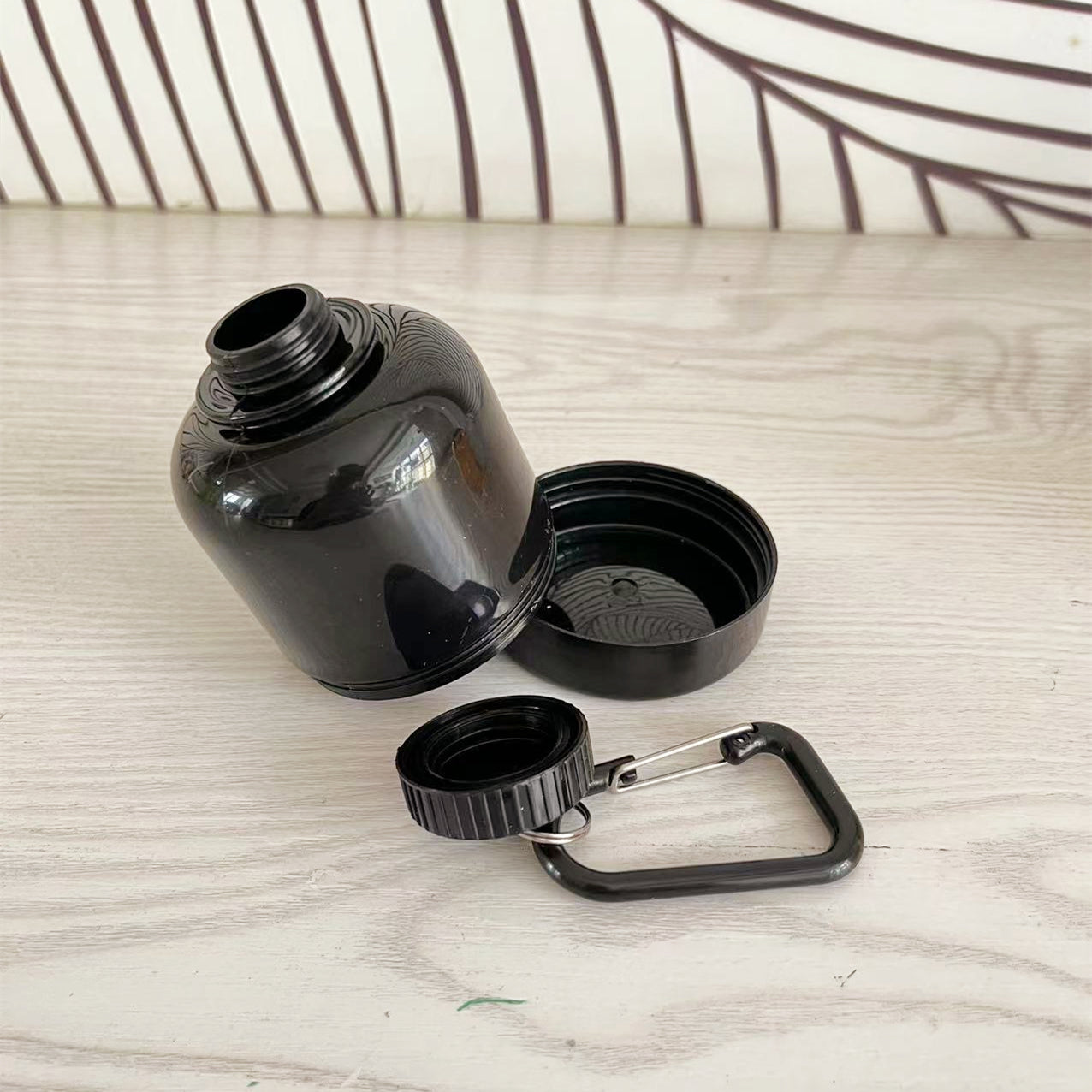 Portable Protein Powder Funnel Bottle – 100ml Keychain Supplement Container